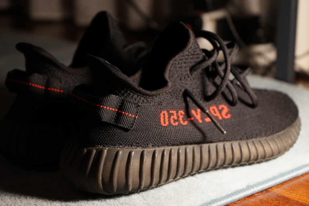 Yeezy bred top precio