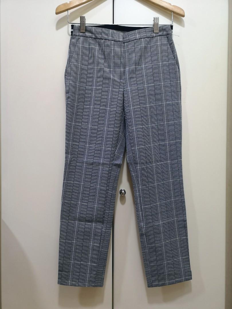 ZARA Plaid Pants in Grey (Category: Bottoms) located in Kuching. Submitted by peaceminusone27_ (Listing ID 1174843754, Image 1). Description: Size: S Condition: 8/10 (Pic no.4) ‼️All prices do NOT include delivery charges. ‼️Enjoy FREE Shipping 📦 with any purchase of 2 items or more, storewide..