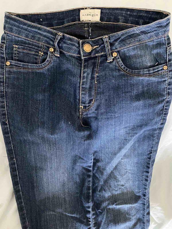 Assorted Skinny Jeans (Folded & Hung, Kashieca) (Category: Jeans) located in Makati City. Submitted by bernic.e (Listing ID 1175022868, Image 1). Description: 250 each 700 all 3 Size 26.