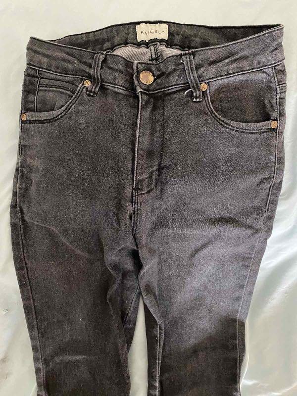 Assorted Skinny Jeans (Folded & Hung, Kashieca) (Category: Jeans) located in Makati City. Submitted by bernic.e (Listing ID 1175022868, Image 3). Description: 250 each 700 all 3 Size 26.