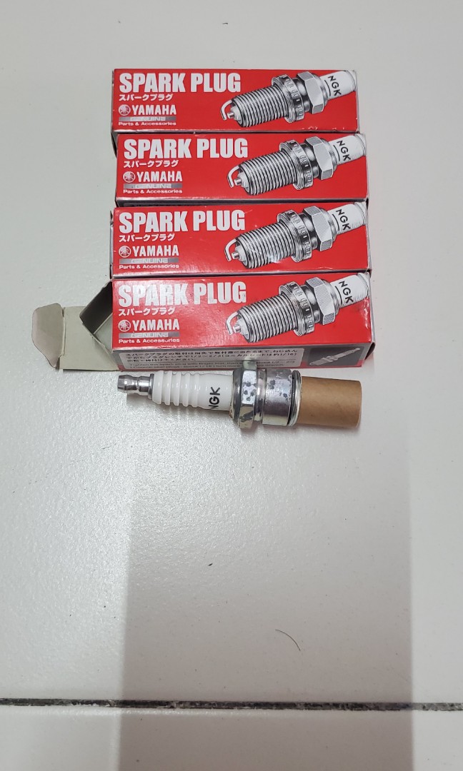 Boat engine Spark Plug 55hp Yamaha 2stroke B8HS10, Everything Else on Carousell