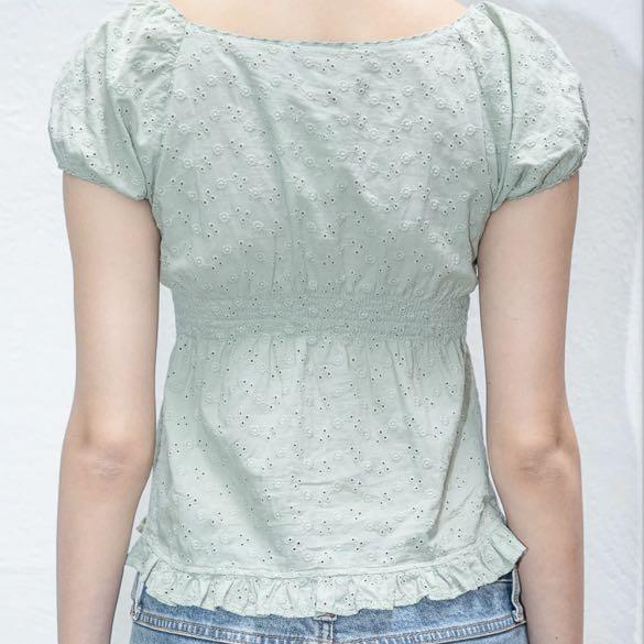 Brandy Melville Blair Eyelet Puff Sleeve Top, Women's Fashion, Tops