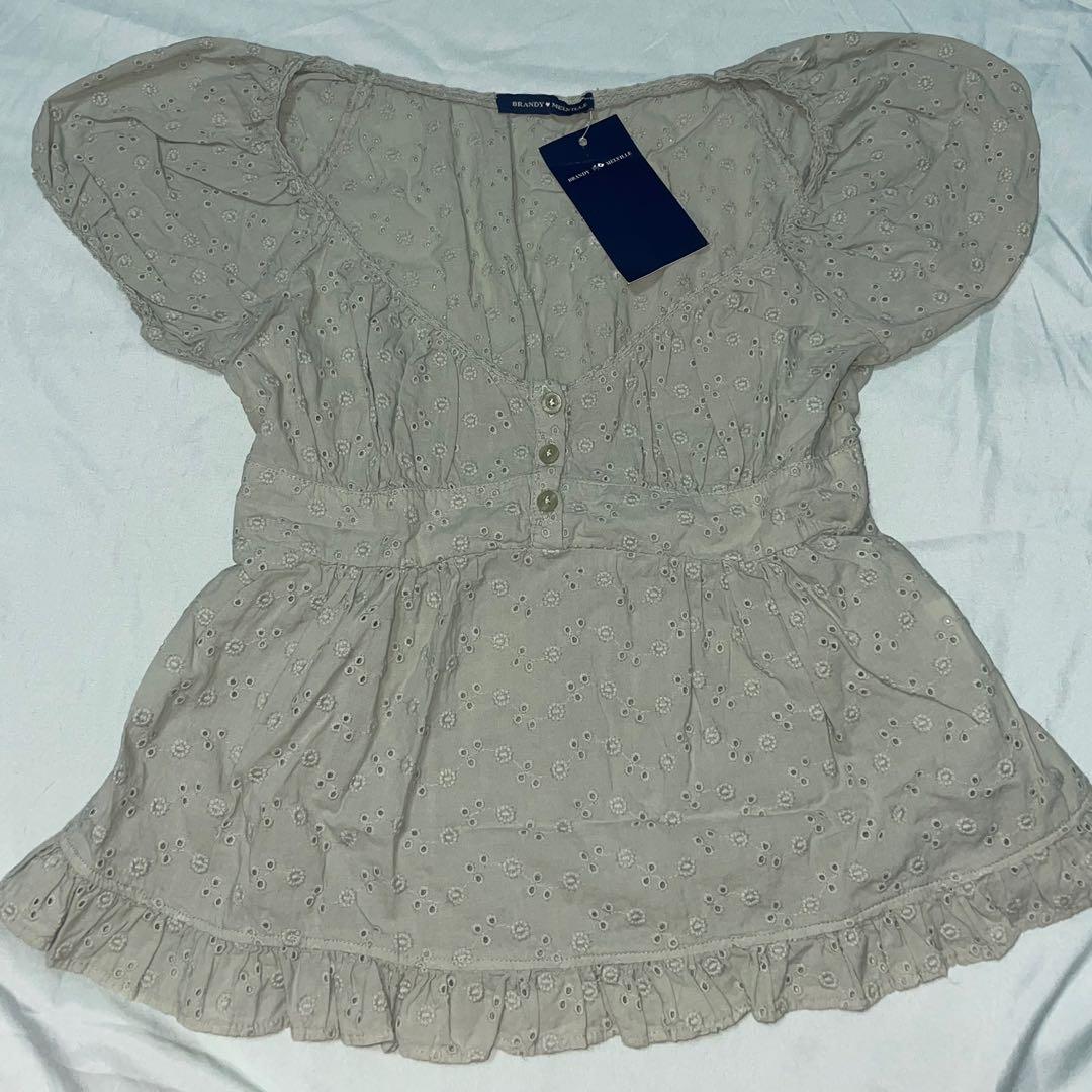 Brandy Melville Blair Eyelet Puff Sleeve Top, Women's Fashion, Tops