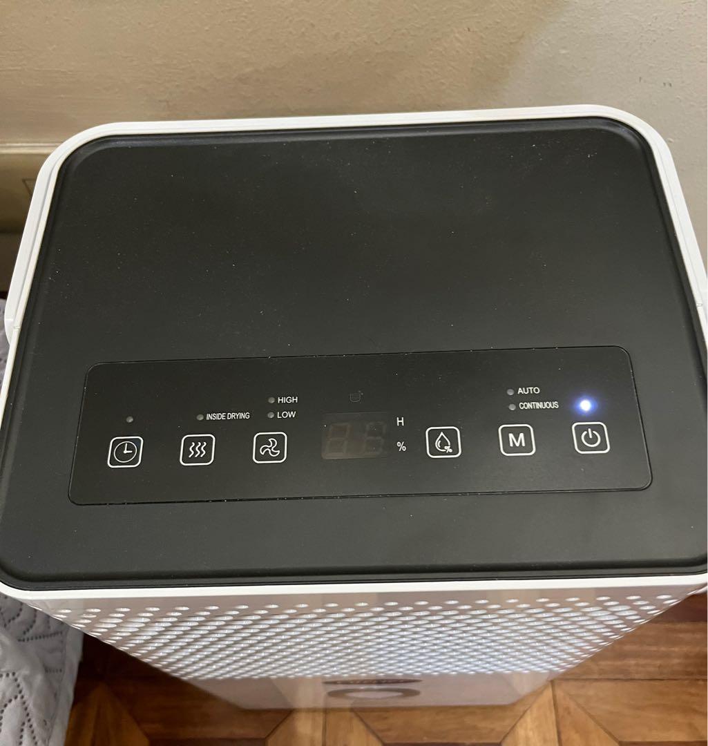 Carrier Dehumidifier 12 L Like New, TV & Home Appliances, Air