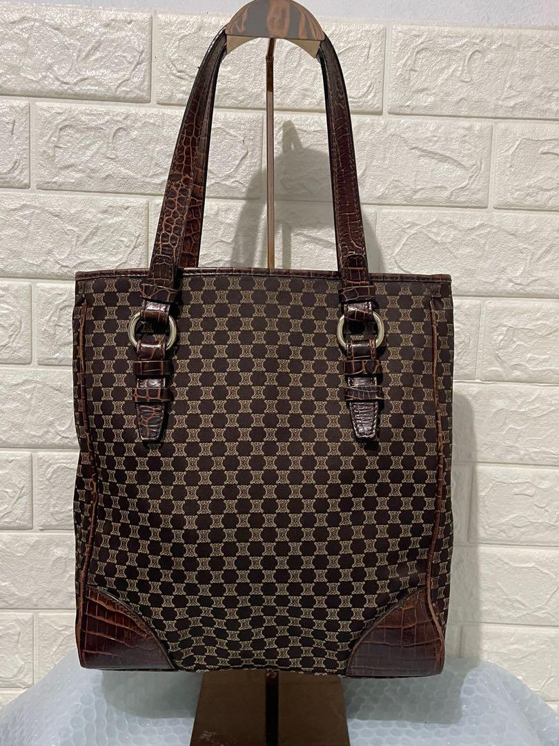 CELINE Vintage Tote CODED Preloved (Category: Luxury Bags & Wallets) located in Calamba. Submitted by nibal (Listing ID 1175034251, Image 2). Description: Brand : Celine Material : Canvass Condition:9/10 Sign of usage sa Rubber lining ng handle May sign of usage sa edge ng bottom.