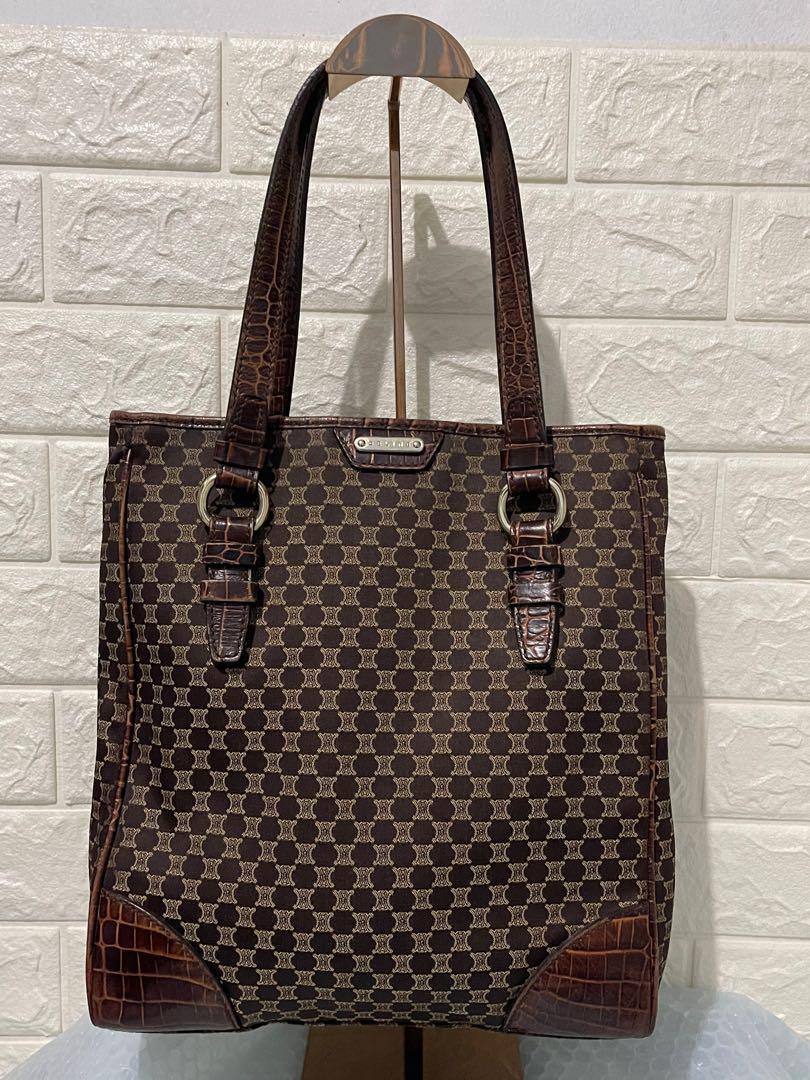 CELINE Vintage Tote CODED Preloved (Category: Luxury Bags & Wallets) located in Calamba. Submitted by nibal (Listing ID 1175034251, Image 1). Description: Brand : Celine Material : Canvass Condition:9/10 Sign of usage sa Rubber lining ng handle May sign of usage sa edge ng bottom.