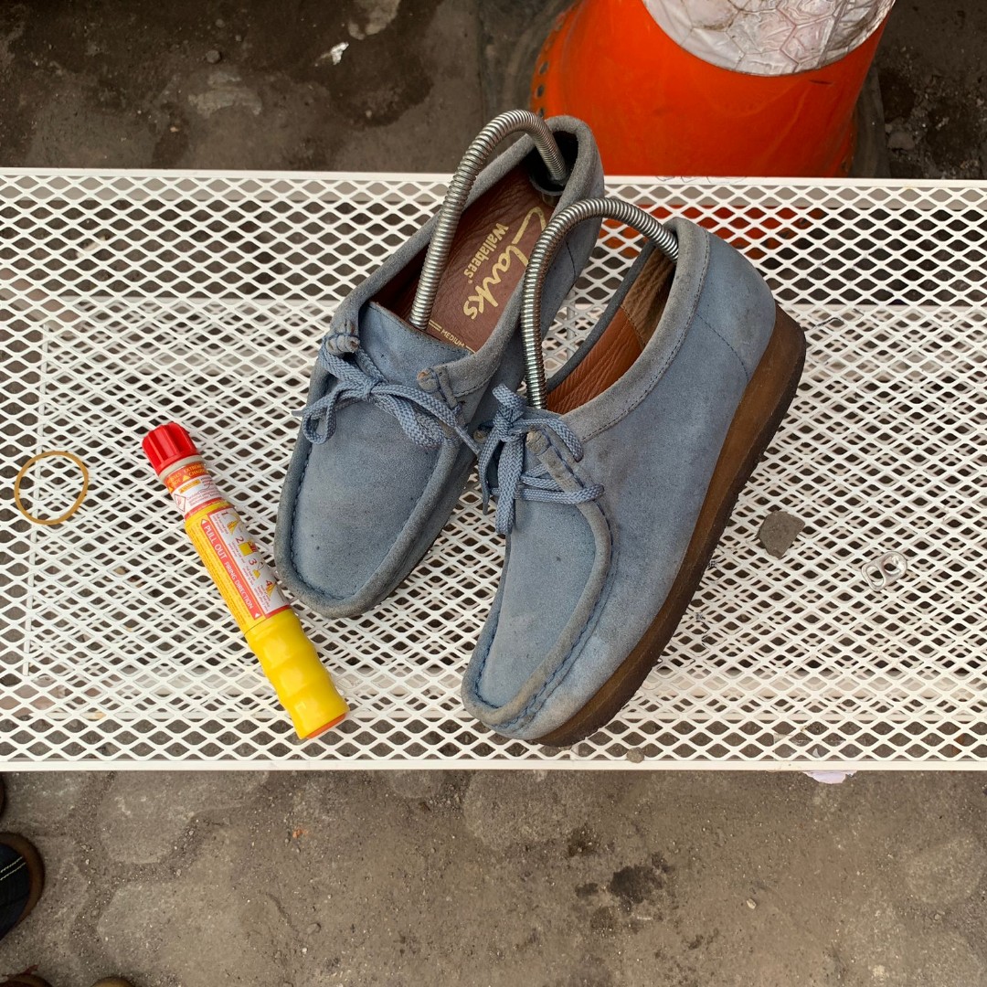 Clarks wallabee baby blue, Fesyen Wanita, Sepatu di Carousell