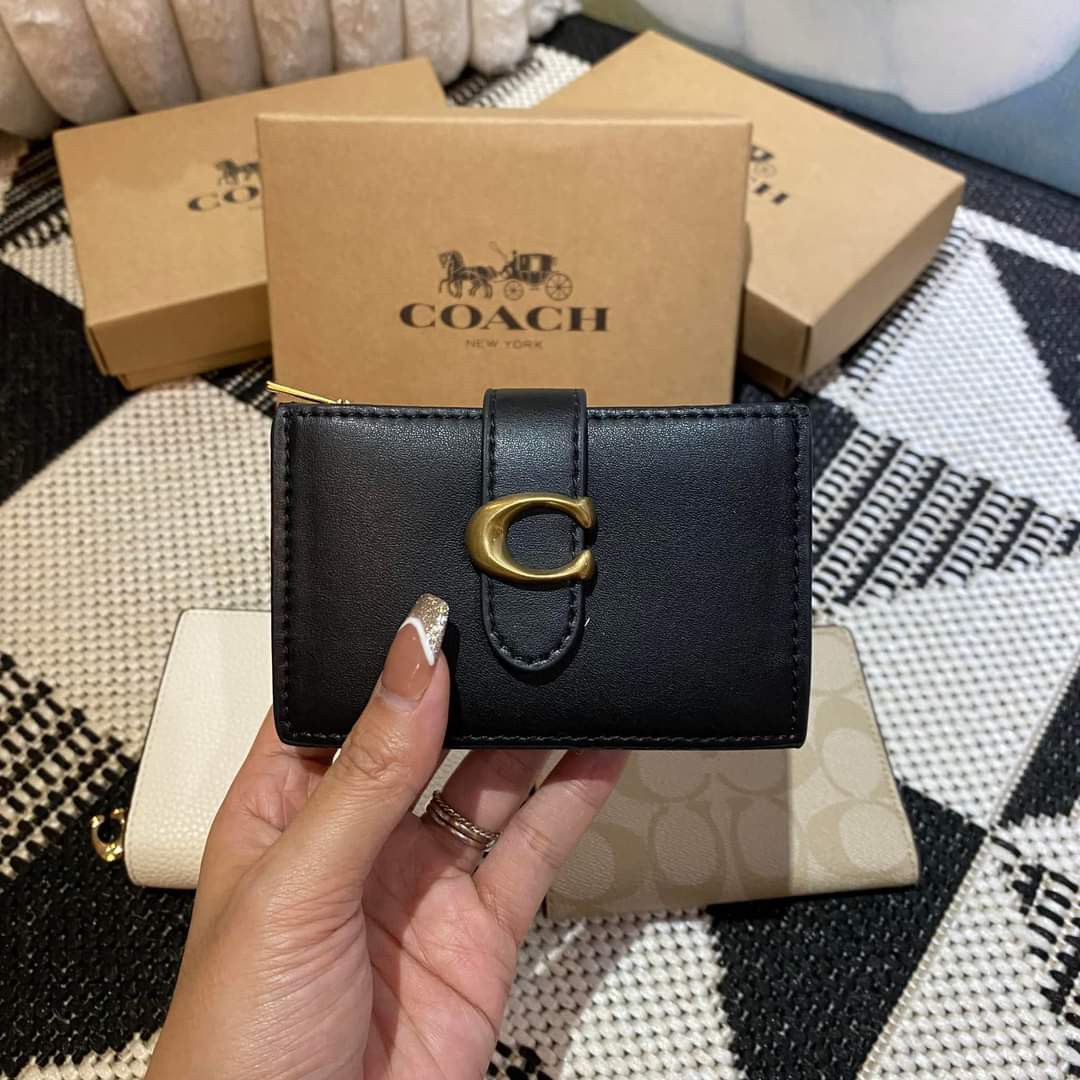 Coach accordion card clearance case with chain