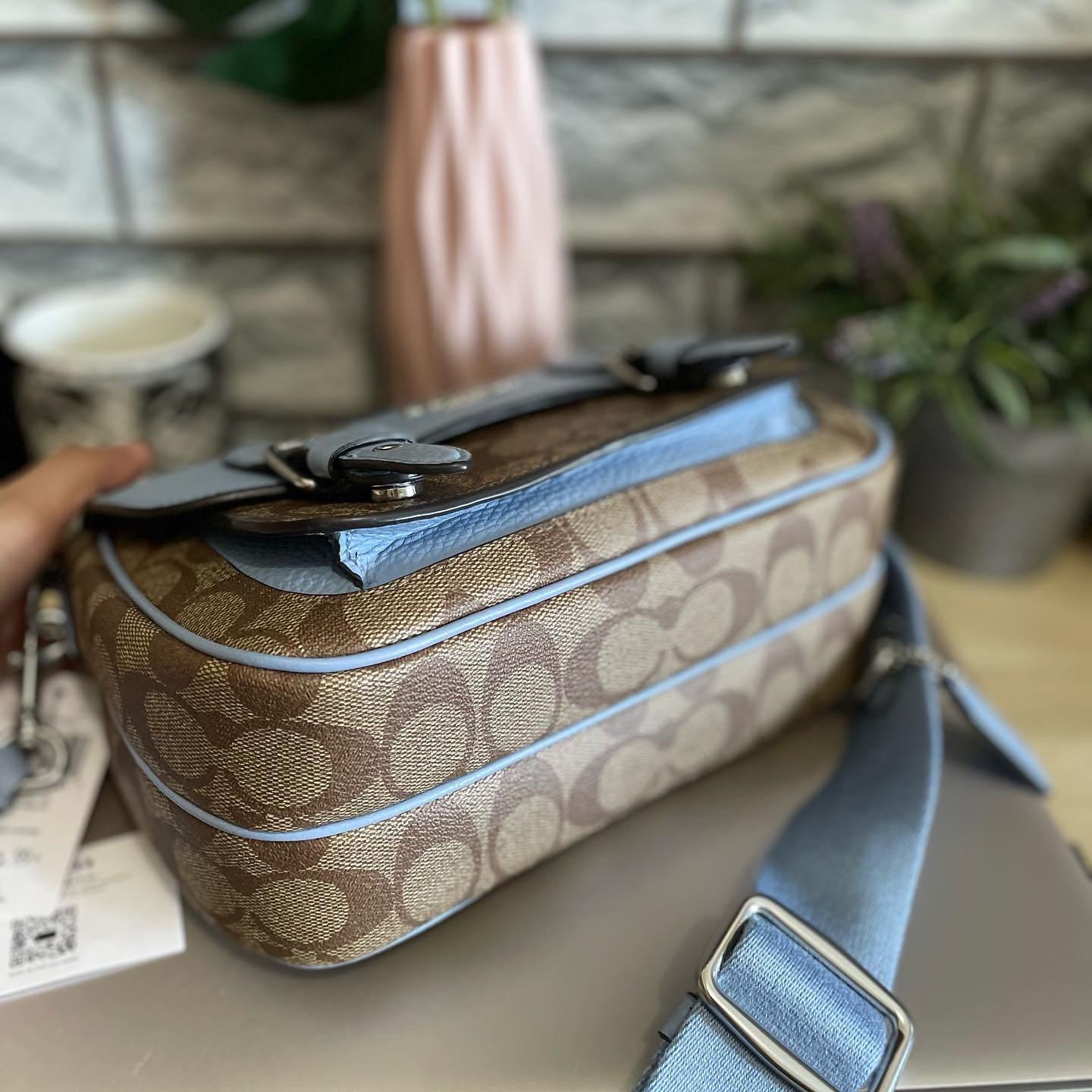 coach lucy crossbody in signature canvas, Women's Fashion, Bags