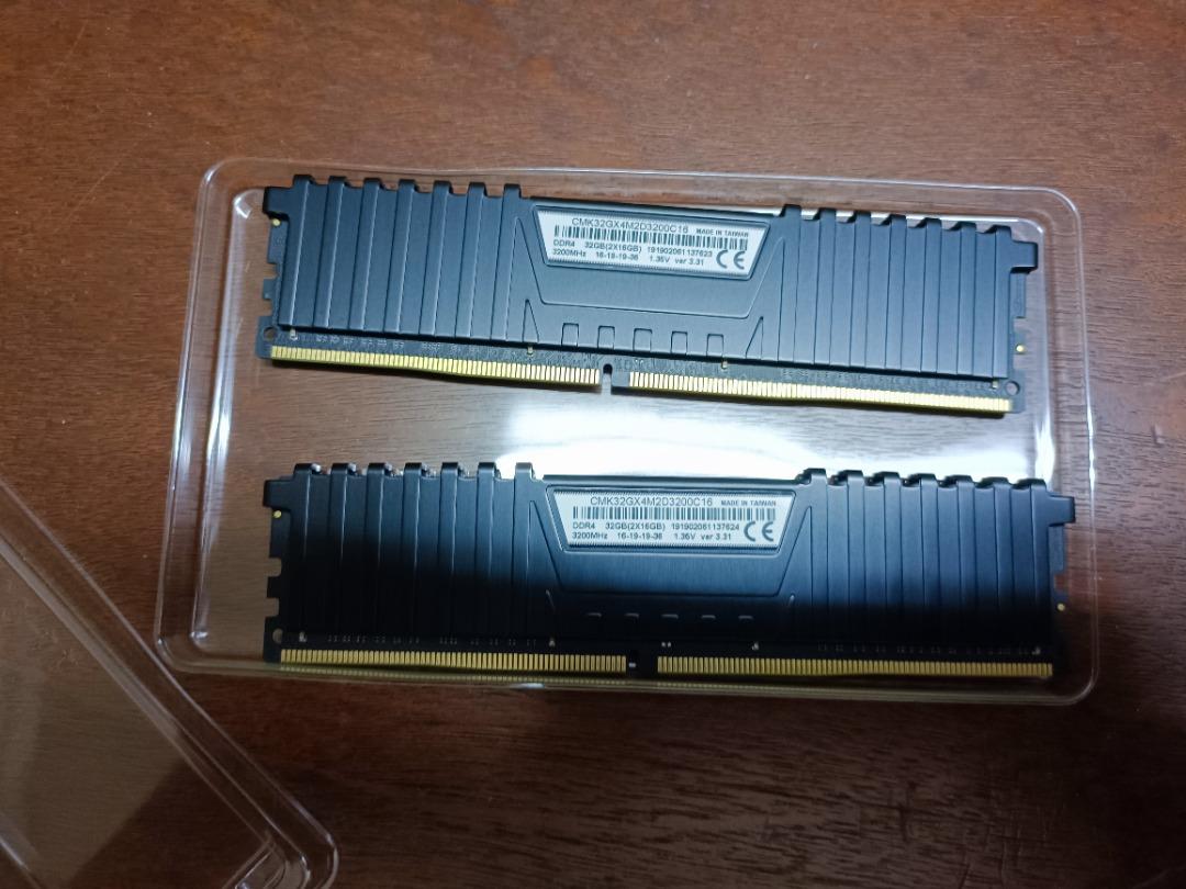 CORSAIR VENGEANCE® LPX 32GB (2 x 16GB) DDR4 DRAM 3200MHz C16