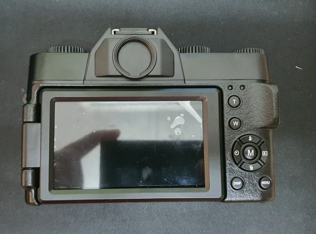 Digital Camera With Flip Screen, Photography, Cameras on Carousell