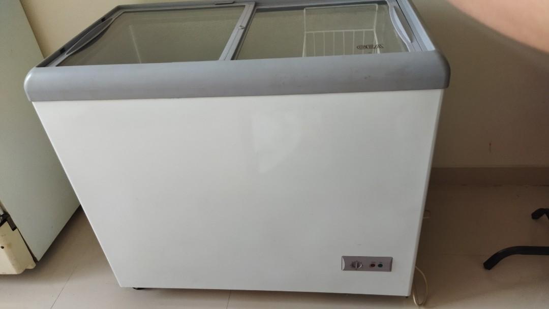 Dijual Cepat Freezer 200 Liter GEA Sliding Door SD186, Kitchen