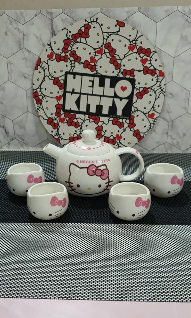 Hello kitty Teapot Set, Furniture & Home Living, Kitchenware