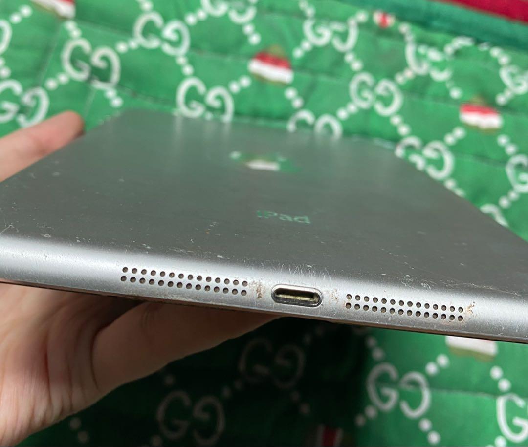 IPad Mini 1 16GB WITH LCD ISSUE (Category: iPad) located in Valenzuela. Submitted by lyliram (Listing ID 1174957641, Image 3). Description: Apple iPad Mini 1st Generation 16gb Wi-fi A1432 Gray. Dipo sya basag yung tempered glass po yung basag Details: - Original - Wifi - Reset all you want - Unit Only - IOS9.3.5 - Lcd issue but still works you can touch it Never been repair or open Manage your expectations, please, since IPad Mini 1, the original