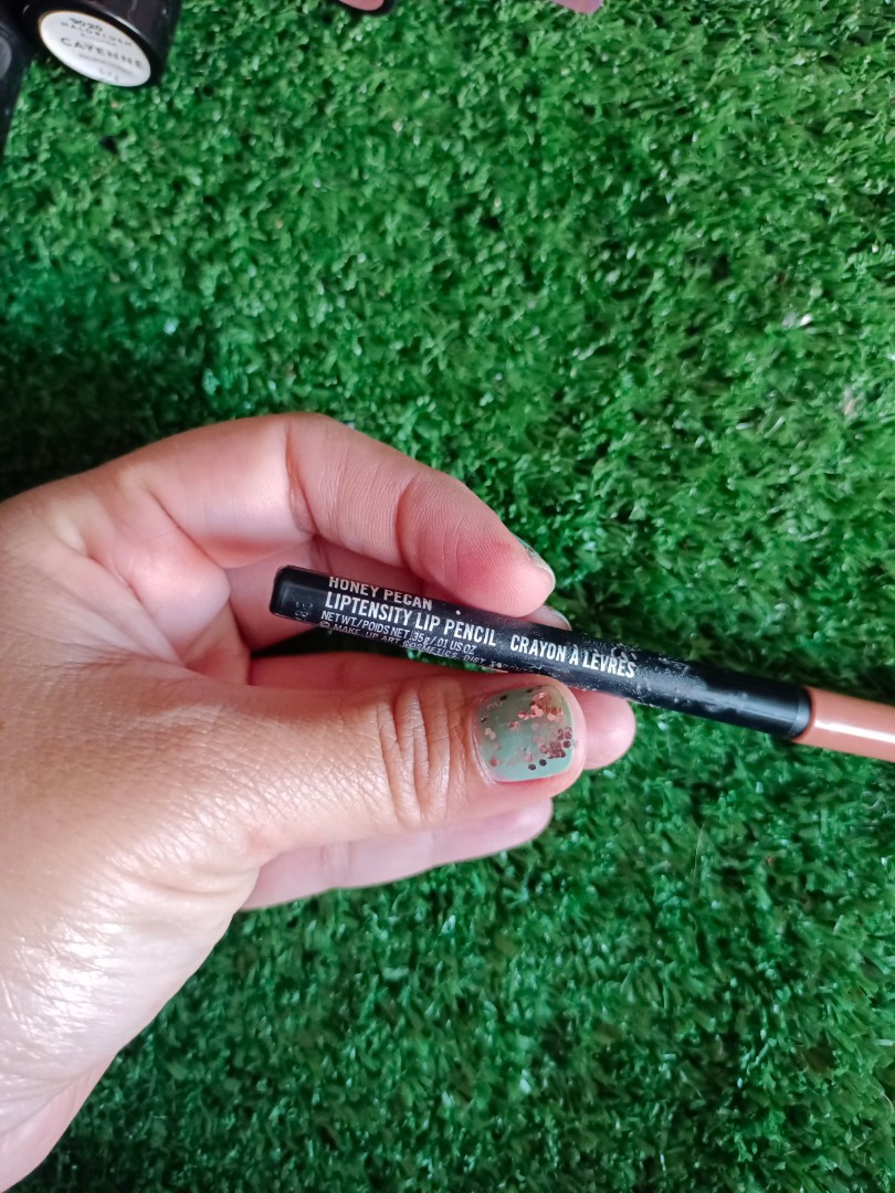 Lip pencil MAC, Kesehatan & Kecantikan, Rias Wajah di Carousell