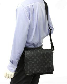 Replica Louis Vuitton N41284 District MM Messenger Bag Damier Infini Leather  For Sale