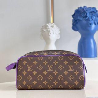 Louis Vuitton LV Lock It Tote Aerogram, Men's Fashion, Bags, Belt bags,  Clutches and Pouches on Carousell