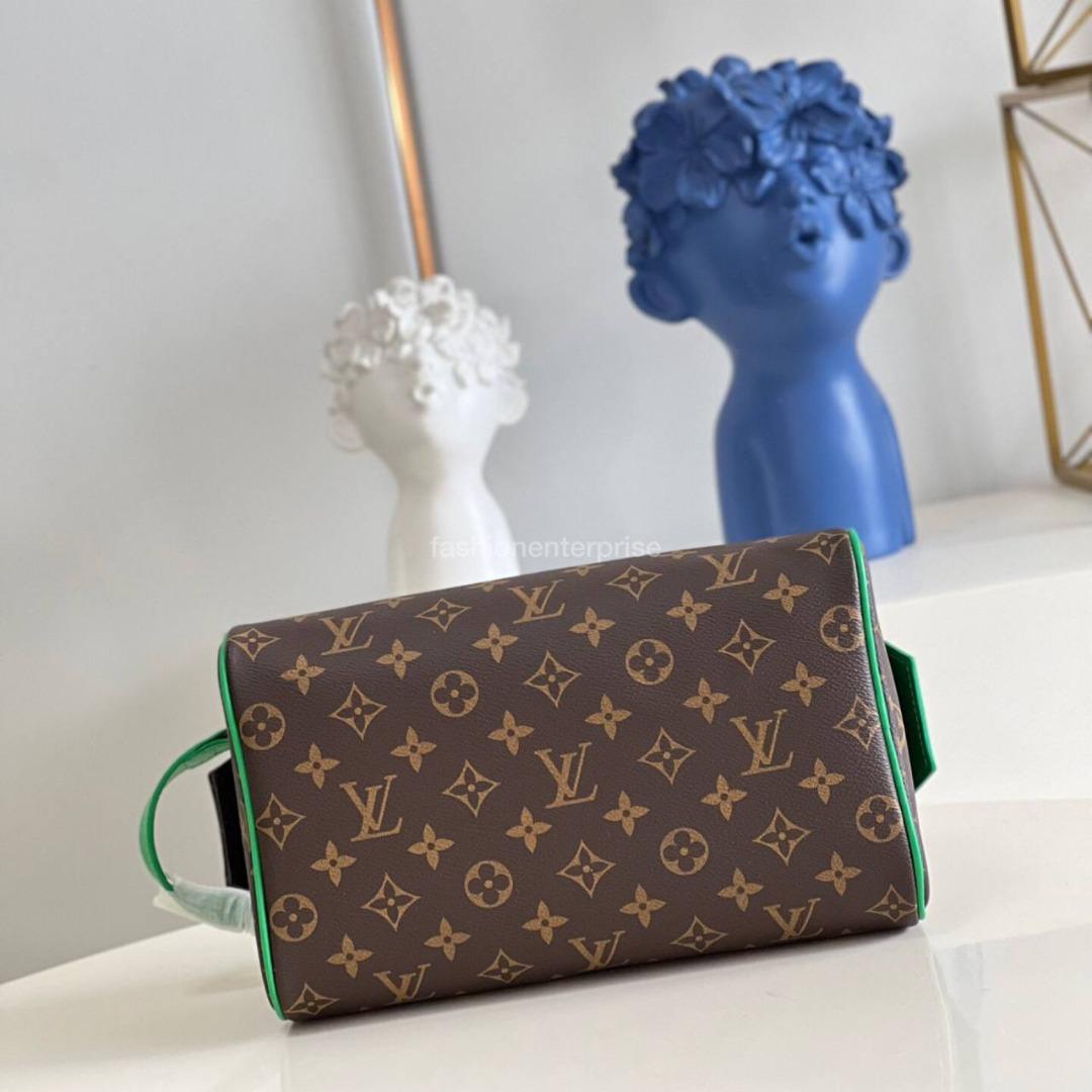 Louis Vuitton LV Dopp Kit Toilet Pouch, Men's Fashion, Bags, Belt bags
