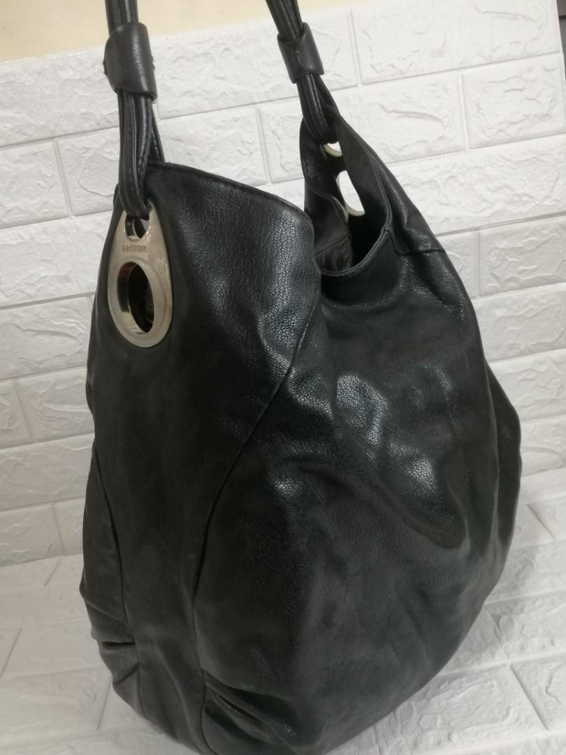 Oroton Hobo Genuine leather Bag (Category: Luxury Bags & Wallets) located in Las Pinas. Submitted by etoksi1234 (Listing ID 1174928393, Image 3). Description: Pre-loved Oroton Hobo Genuine leather Bag. With flaws on the handle please see photos for reference. Magnetic Closure. Size: L-17" x H-14" x D-6" Please manage your expectations. All sales are final. Kindly examine pictures carefully when buying online. No return, exchange policy....