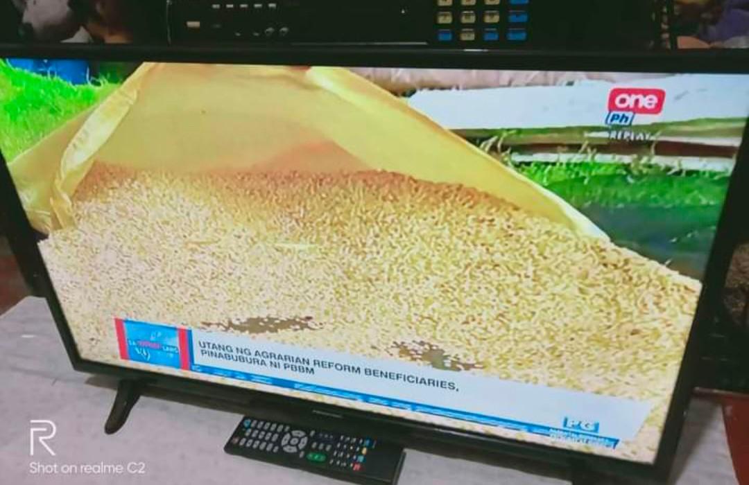 Pensonic basic led tv 32 inch (Category: TV) located in Caloocan City. Submitted by princessyumie (Listing ID 1174981341, Image 2). Description: pensonic basic led tv 32 inch with remote no issue good for afordabox with hdmi vga usb port location San Vicente kiko camarin.