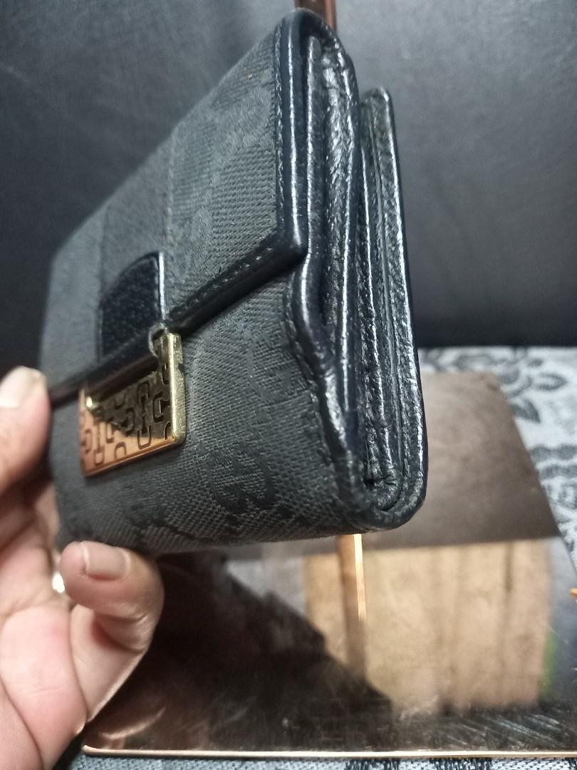 Preloved Original gucci small wallet (Category: Luxury Bags & Wallets) located in Pasig City. Submitted by iba_by_jane (Listing ID 1174906048, Image 3). Description: preloved Original money back guarantee if fake.