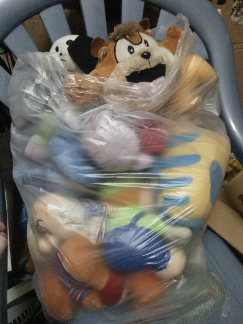 Claw machine stuffed toys (Category: Plushies & Soft Toys) located in Manila. Submitted by rrrrjds (Listing ID 1174965023, Image 3). Description: price is per piece 😊 50p each 5inch. estimated. unbranded. HuLk-sold pooh_sold doraemon-sold floppy bird-sold. needs cleaning.decluttering.