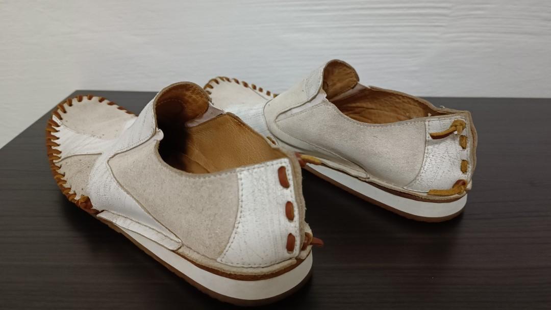 Red tape online white loafers