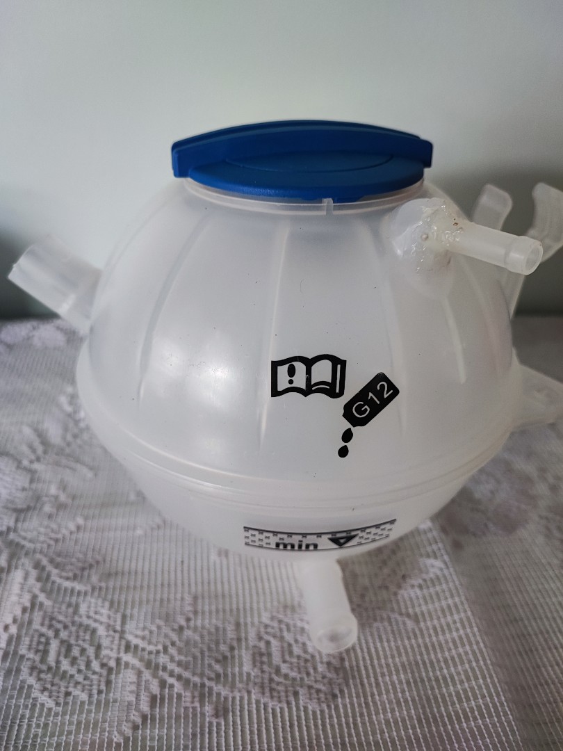 Broken Volkswagen Audi coolant tank reservoir, Auto Accessories on