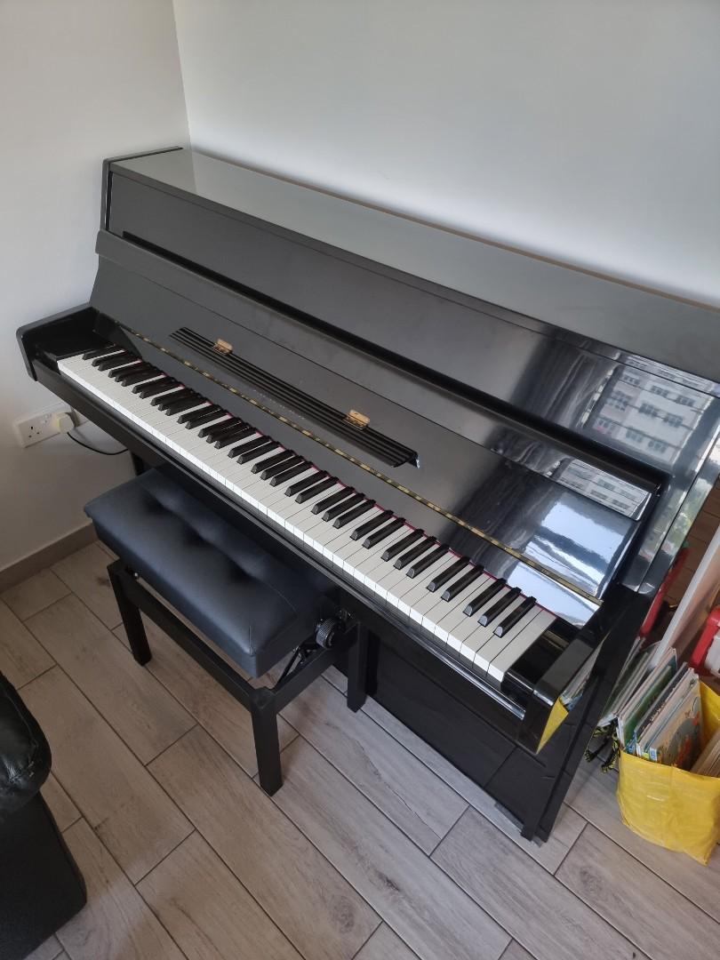 Yamaha Upright Piano Made in Japan, Hobbies & Toys, Music & Media