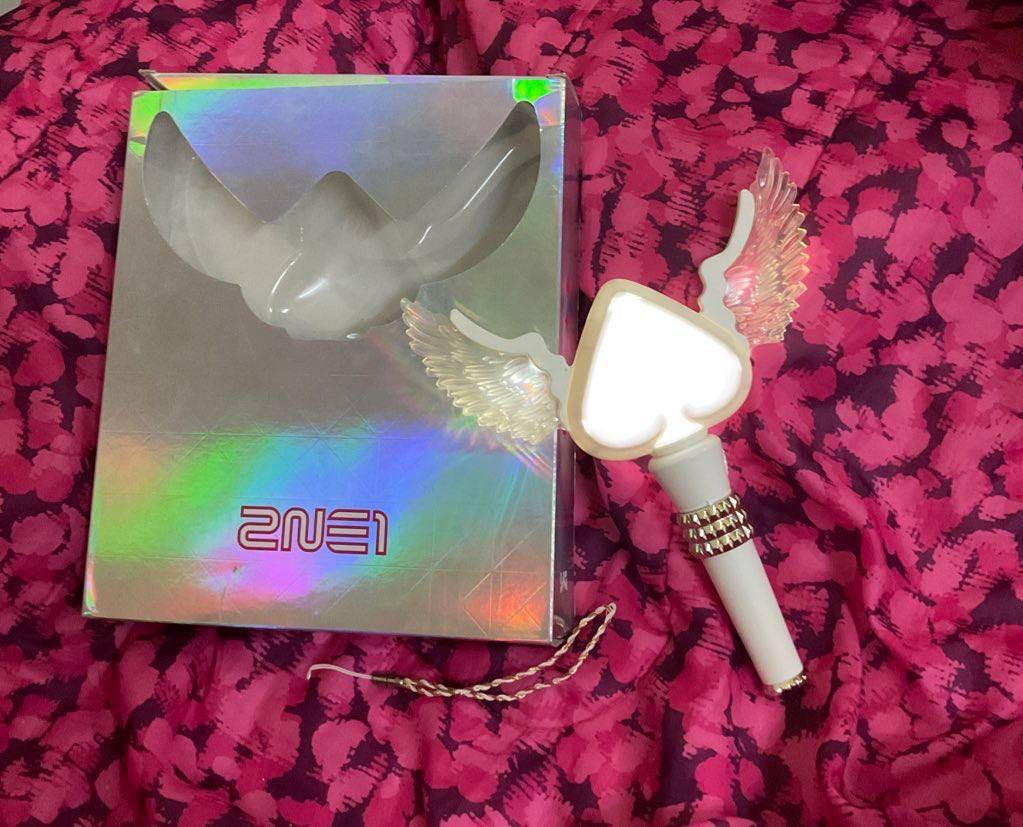 2NE1 Official Lightstick, Hobbies & Toys, Music & Media, Music