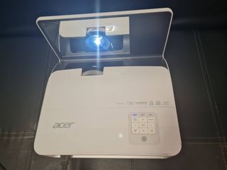 Acer U5320w Ultra HD Short Throw projector WXGA 3000 lumens bright display