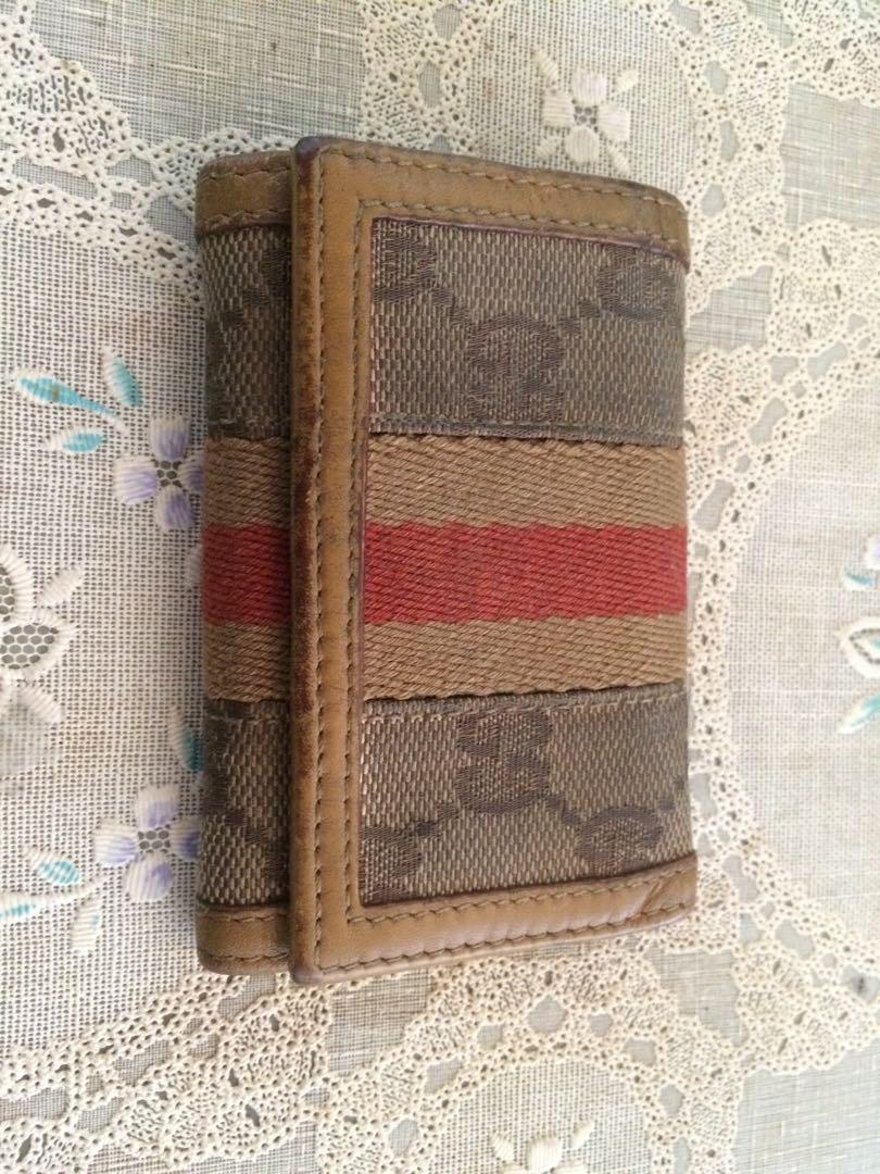 Authentic Gucci key holder (Category: Luxury Bags & Wallets) located in Santa Maria. Submitted by mikavillaflor4 (Listing ID 1175141320, Image 1). Description: Issue kindly check the posted pictures Authentic Gucci key holder .