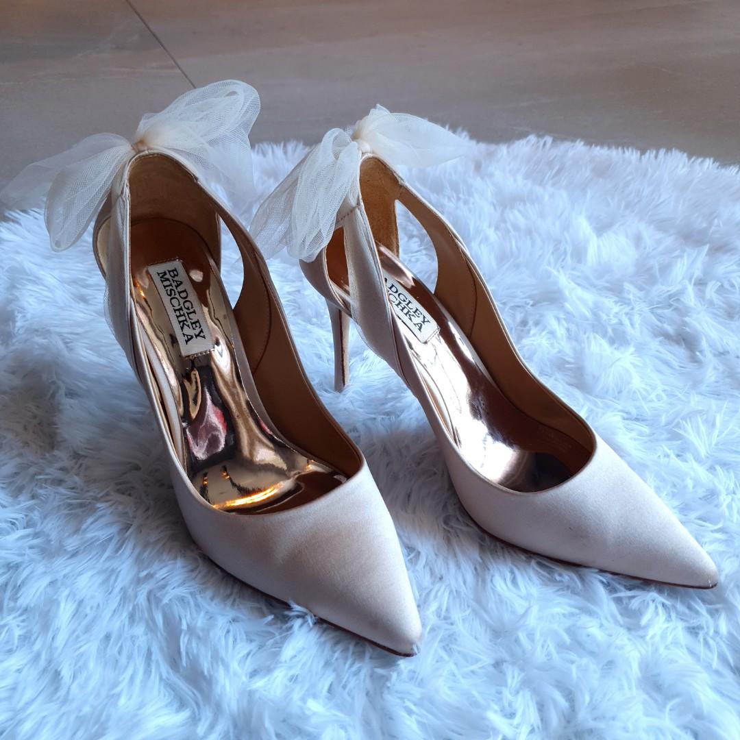 BADGLEY MISCHKA Kinsley Delicate Bow Stiletto Pump Nude Bridal