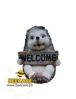 BeeCare Hedgehog Holding Welcome Word Sign Garden and Home Decor