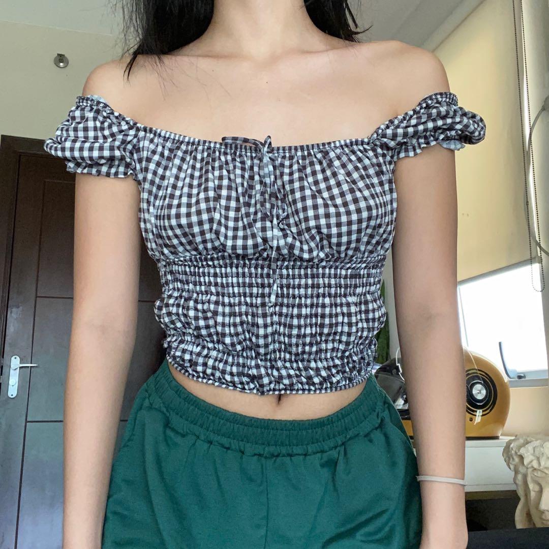 Off shoulder hotsell garterized crop top