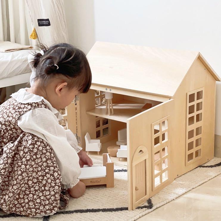Pre assembled shop dollhouse