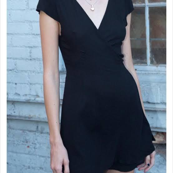 Brandy Melville Robbie Dress in Black Wrap, Women's Fashion, Dresses &  Sets, Dresses on Carousell