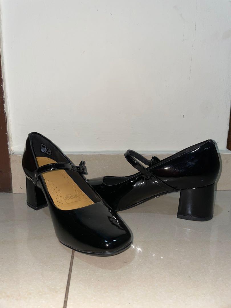 Clarks black discount heeled sandals