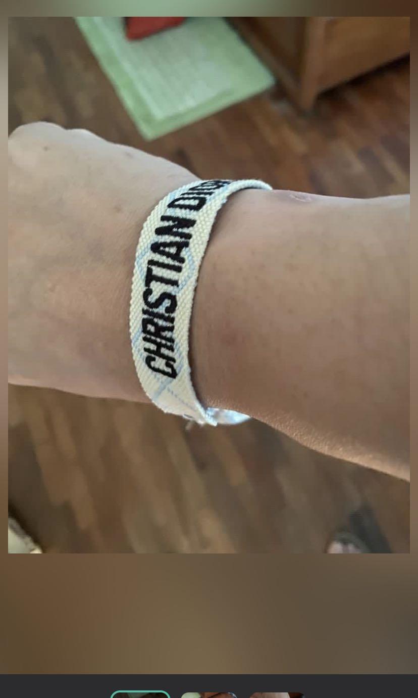 Dior off white friendship bracelet (Category: Bracelets) located in Cebu City. Submitted by simpleabundance (Listing ID 1100375599, Image 3). Description: .