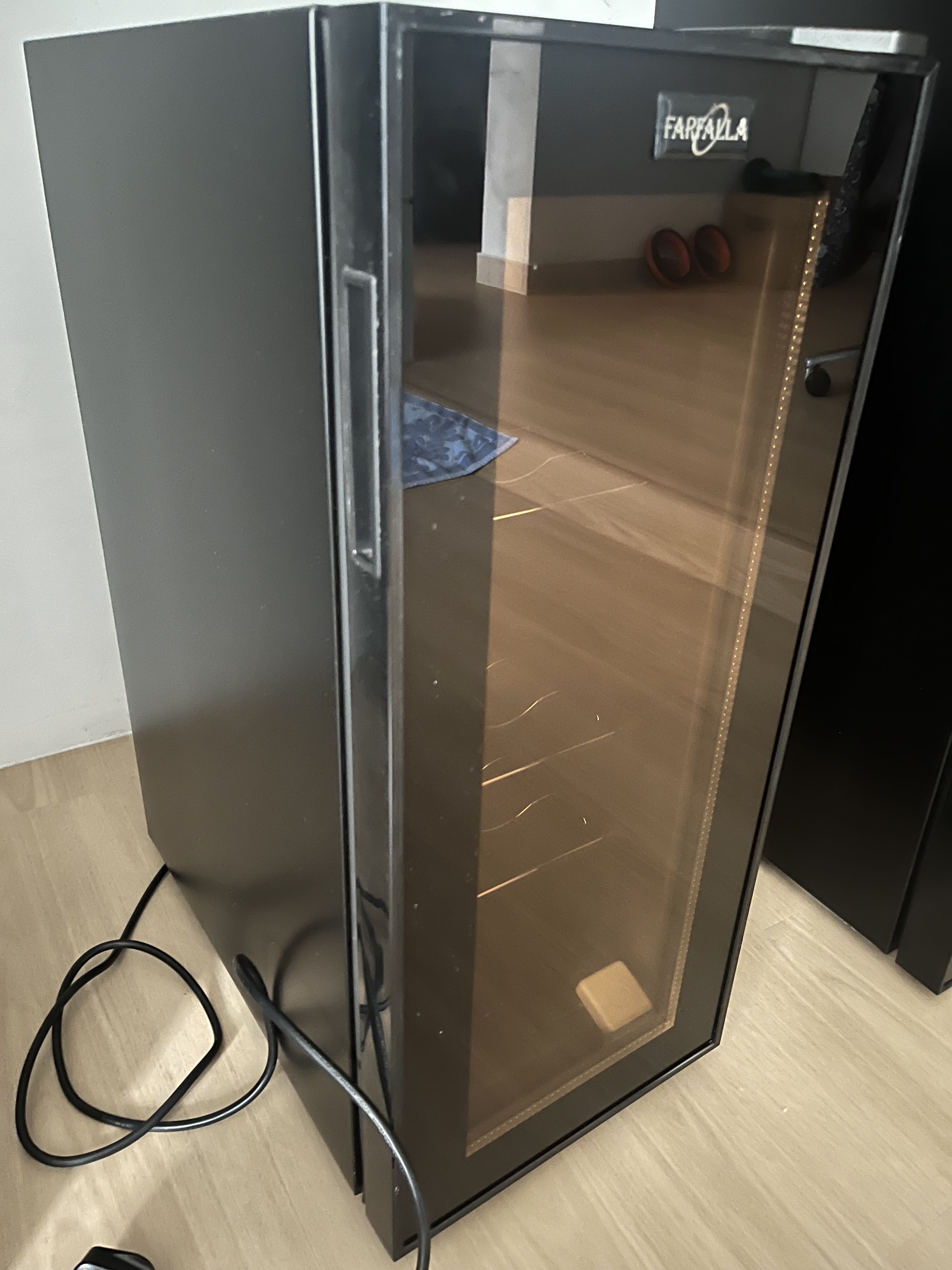 Farfalla Wine chiller, TV & Home Appliances, Kitchen Appliances, Wine