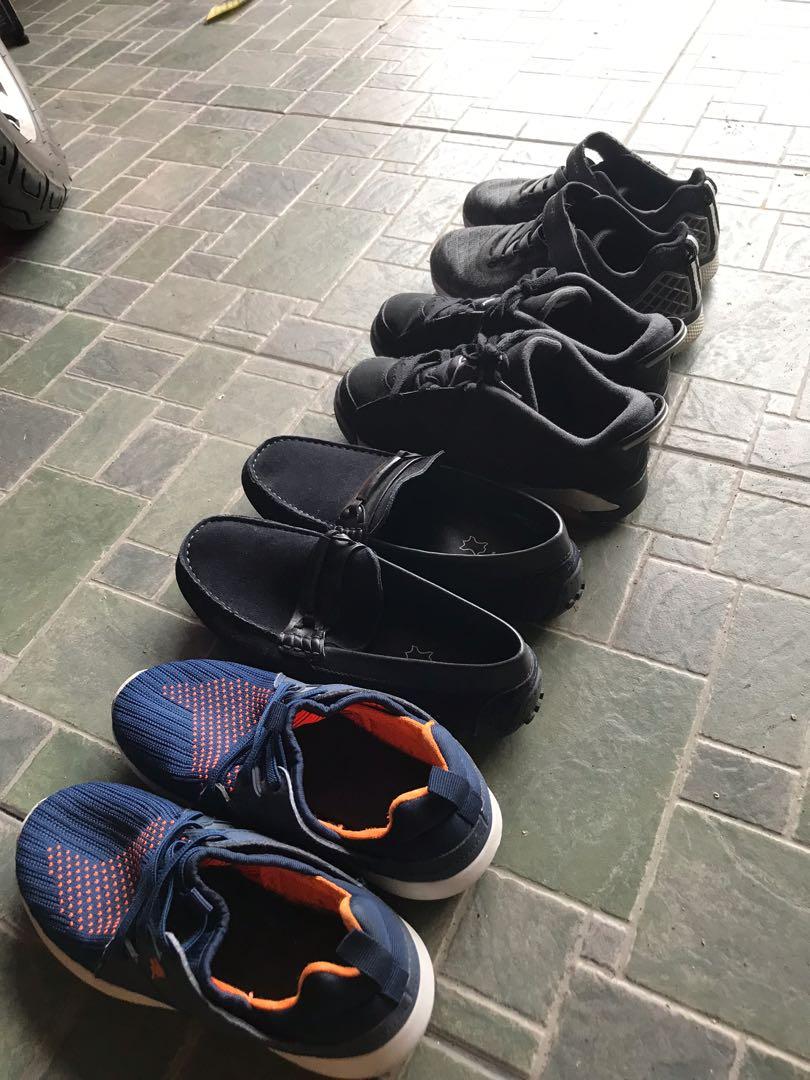 Kids boys shoes (Category: Babies & Kids Fashion) located in San Pedro. Submitted by annabananax (Listing ID 1175183102, Image 1). Description: Kids boys preloved shoes All branded Kappa running shoes - 400 Barefeet Black school shoes - SOLDDD!!! Skechers running shoes - 500 Jordan rubber shoes - SOLDDD!!!.