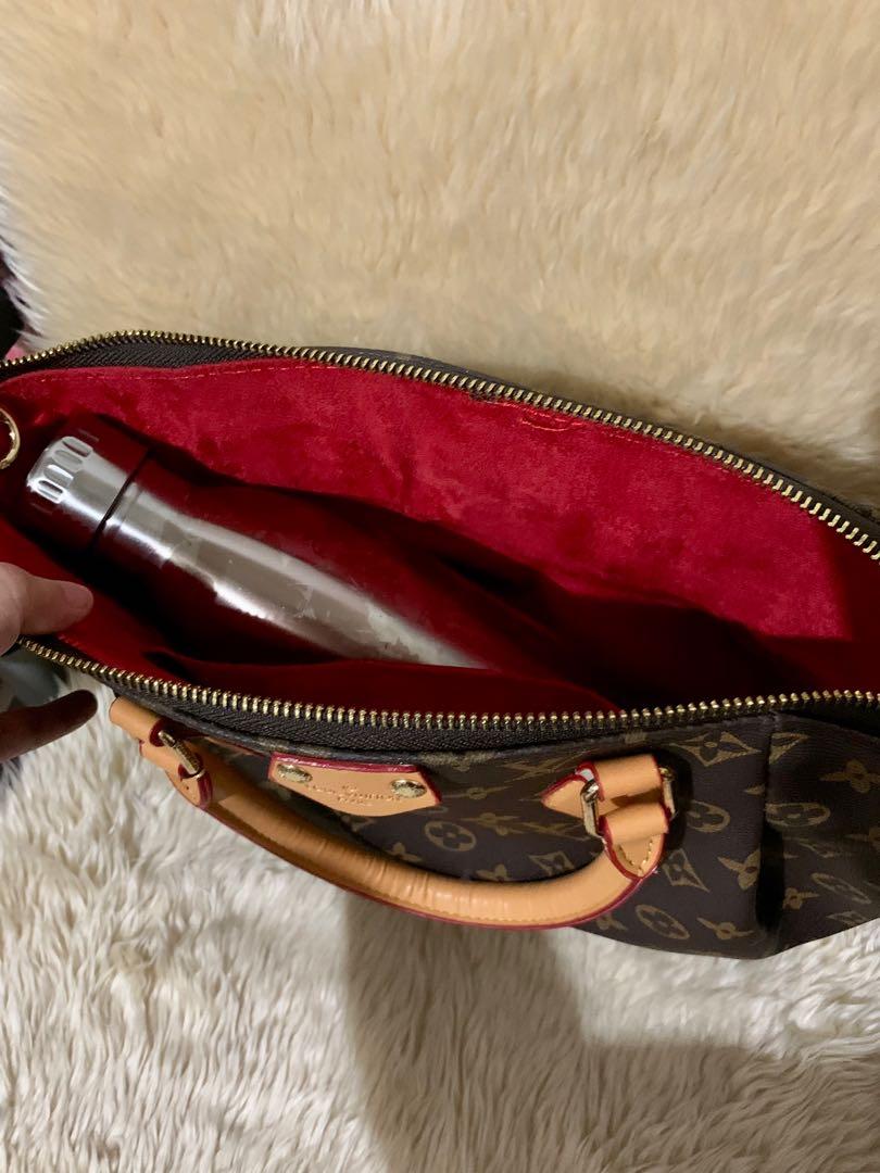 Louis Vuitton medium bag (Category: Luxury Bags & Wallets) located in Pasig City. Submitted by _missdee (Listing ID 1175269285, Image 3). Description: HK authentic Super good quality 💯 Suede yung loob and tumbler can fit Comes with strap Rfs: decluttering .