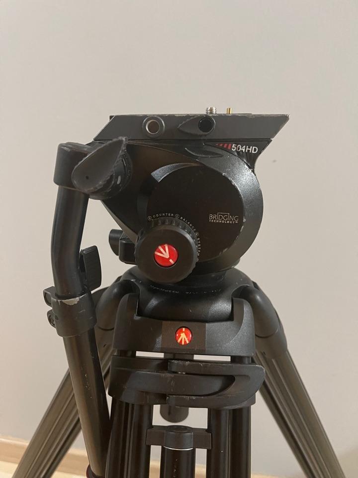Manfrotto Professional 546B tripod with 504HD fluid head, Photography