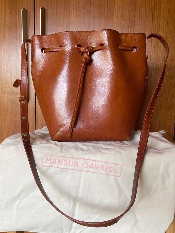 Review: Mansur Gavriel Mini Bucket Bag Camello/Dolly