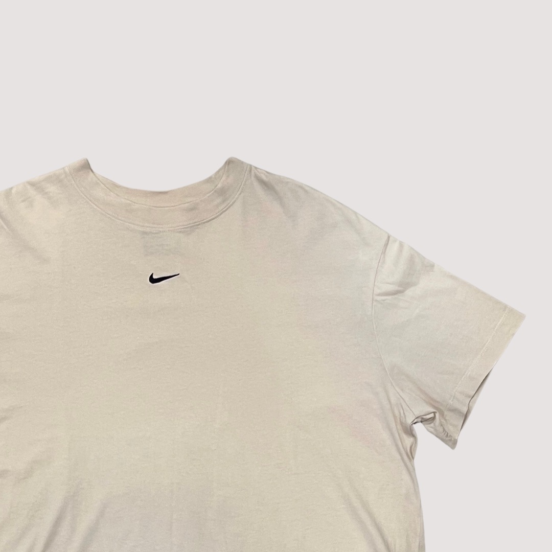 Nike center sales swoosh tee