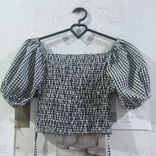 Puffy top backless tali tie crop top lengan balon hitam putih motif