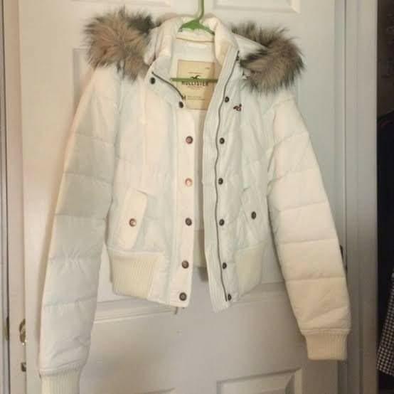 Sale ‼️ Hollister White Jacket, Women's Fashion, Coats, Jackets and  Outerwear on Carousell