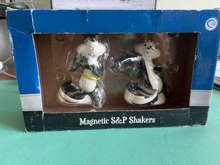 Salt and pepper shaker Pepe le Pew