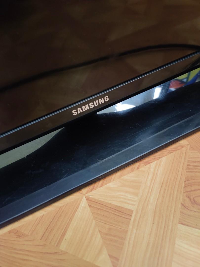 Samsung LED tv (Category: TV) located in Paranaque City. Submitted by arkco (Listing ID 1175222395, Image 2). Description: with remote no issue RFS bought a smart tv #topitems.