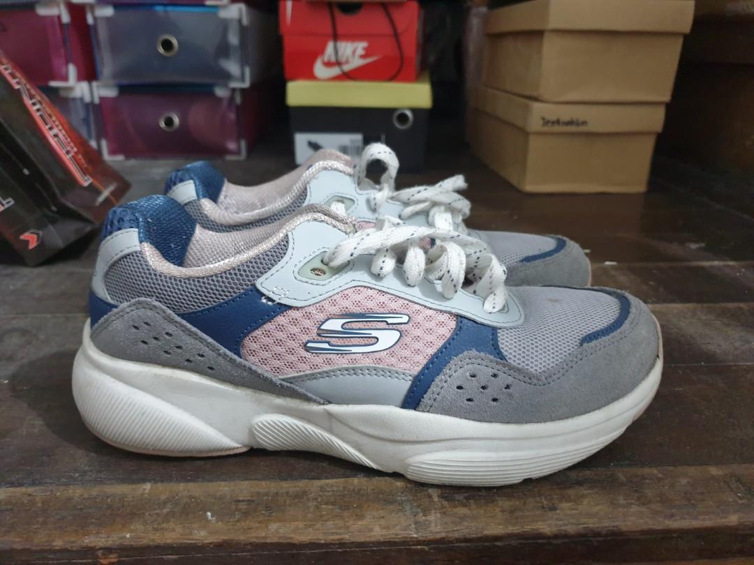 educador Claire Moler Skechers 13019 Meridian Charted Grey/Pink - US W8, Women's Fashion,  Footwear, Sneakers on Carousell